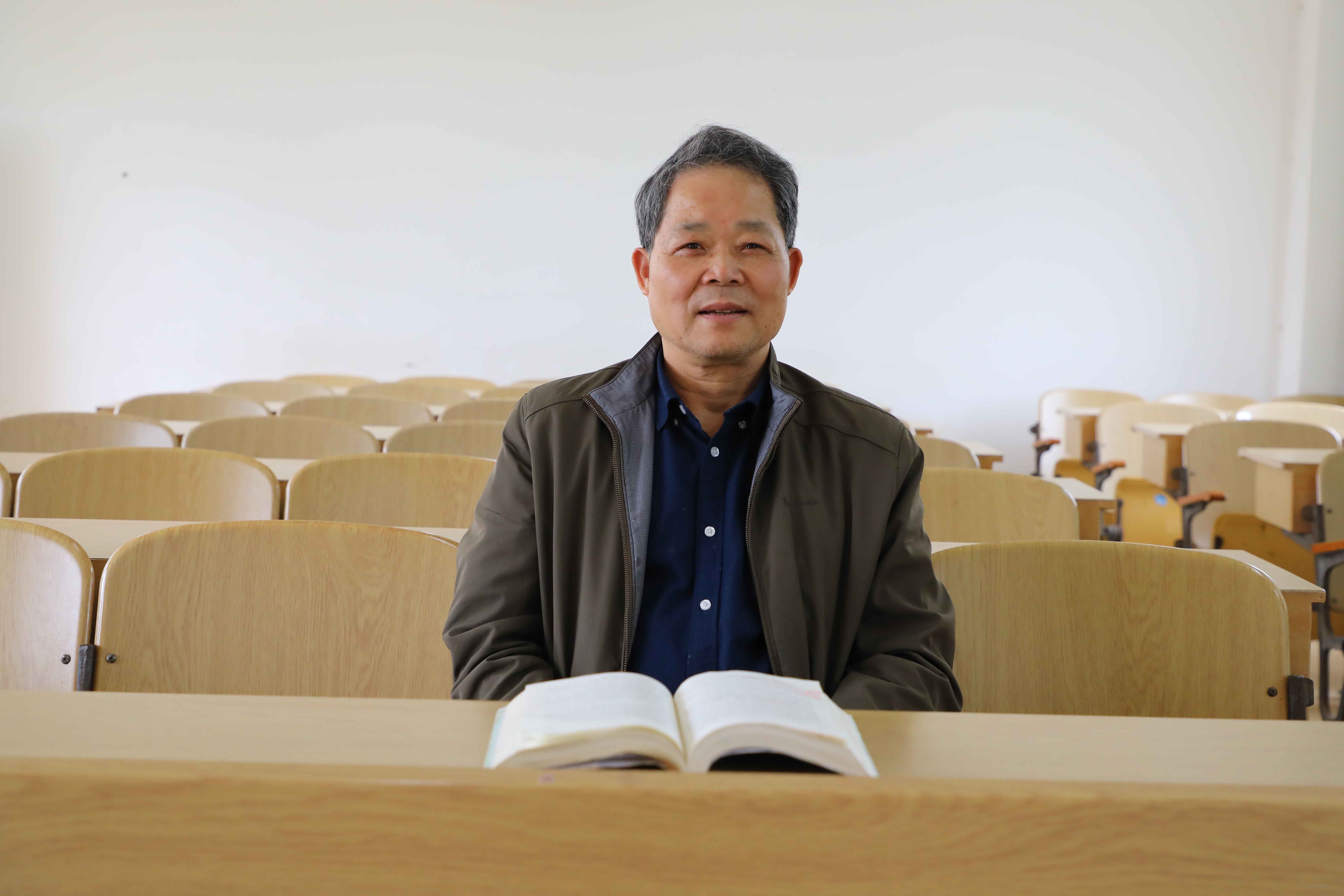 謝其祥 中文系專任教師 編審
