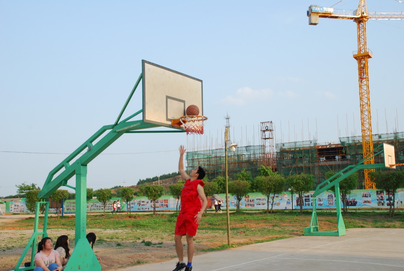 2011年建設(shè)中的校園，學(xué)生籃球賽